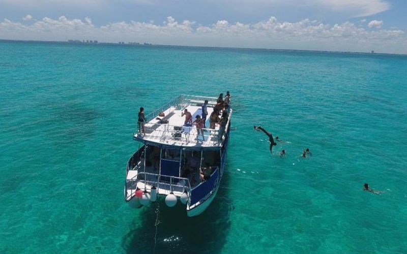 sailing to isla mujeres