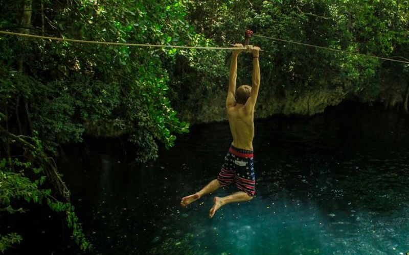 ziplining cancun